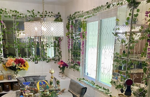 Taylor Casa | Agape Abode is a unique 420 friendly "hippie playhouse" with a style all its own