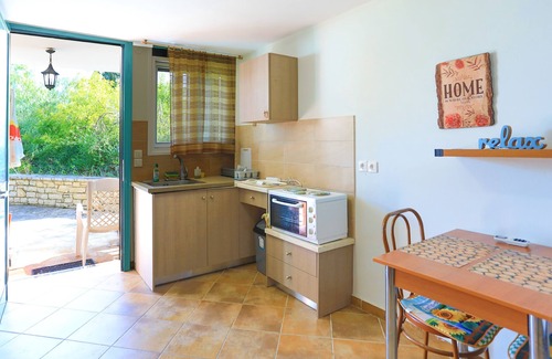 Agni Apartamento | Agapi Studio: Charming studio, terrace , views, a few steps from Kalami beach