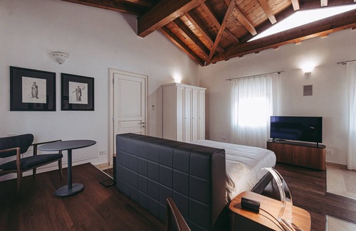 Badia Calavena Cama Y Desayuno | Agata, room with bathroom.Villa Riva, tranquility,at the foot of the Little Dolomites.