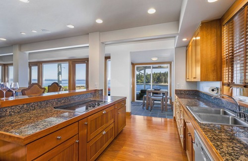 Suquamish Casa | Agate Pass Beach House