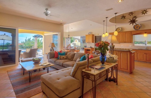 Cabo San Lucas Villa | Agave Azul es un excelente alquiler con vista al mar y al golf perfecto para grupos y familias