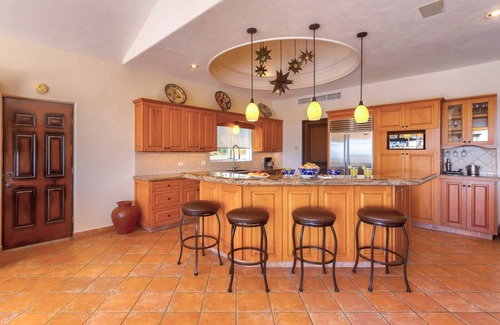 Cabo San Lucas Villa | Agave Azul es un excelente alquiler con vista al mar y al golf perfecto para grupos y familias