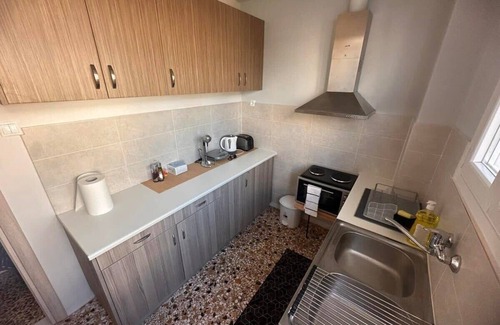 Agii Theodori Apartamento | Agioi Theodoroi Beachview Chic Modern Apt