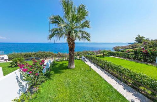 Kassandra Villa | Agnanti villa Seafront with Pool