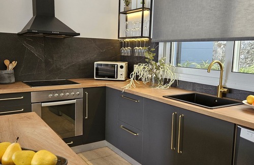 Kentroma Villa | Agni Bay, lujosa villa con vista al mar / piscina / WiFi / AC / Smart-TV / BBQ