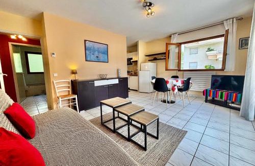 Annecy-le-Vieux Apartamento | Agréable 2 pièces avec terrasse, parking, proche lac et commerces à Annecy - FR-1-432-6