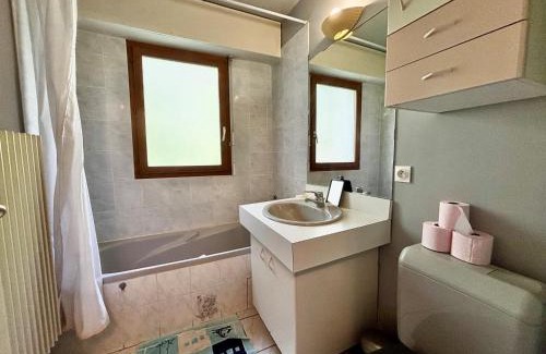 Annecy-le-Vieux Apartamento | Agréable 2 pièces avec terrasse, parking, proche lac et commerces à Annecy - FR-1-432-6