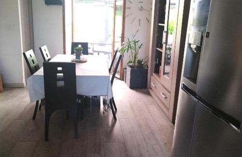 Le Mesnil-Theribus Casa | Agréable chambre double avec salle d'eau privative