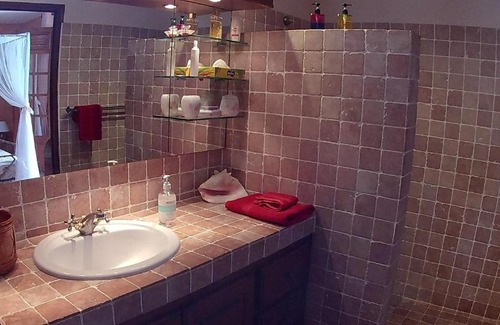 Saint-Claude Casa | Agréable chambre d'hôtes, SDB, piscine, carbet cuisine.