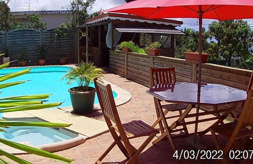 Saint-Claude Casa | Agréable chambre d'hôtes, SDB, piscine, carbet cuisine.
