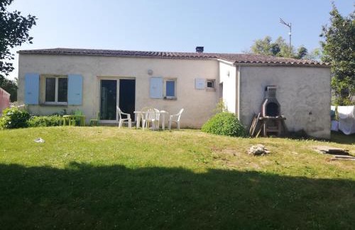 Le Chateau-d'Oleron Casa | Agréable maison calme avec terrasse, jardin et vue sur verger