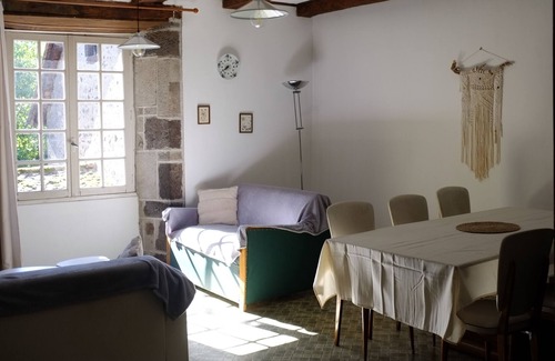 Vic-sur-Cere Casa | Agréable Maison de Ville de la Vallée de la Cère