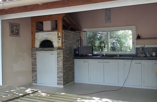 Bagnols-en-Foret Apartamento | Agréable Studio Dans Jardin Paysager Avec Piscine et Grande Cuisine D'été
