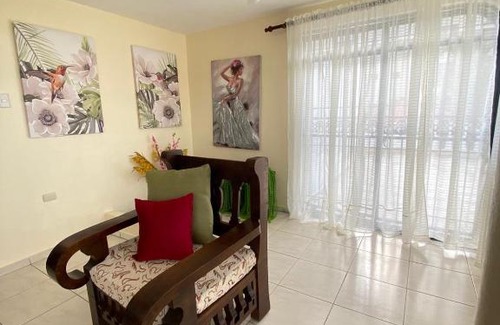 Santiago Province Casa | Agradable Casa Con Estacionamiento Privado