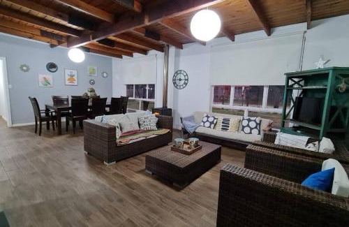 Quillon Casa | Agradable casa con Tina de agua Caliente y Piscina