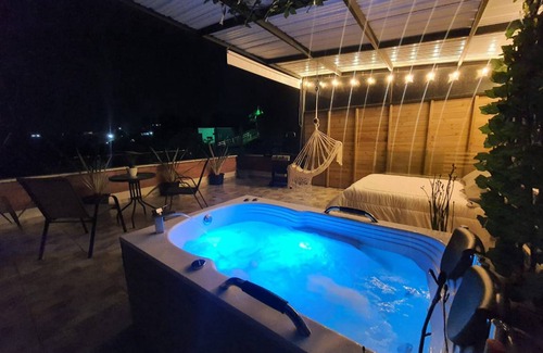 Guarne Casa | Agradable Vista En El Campo Con Jacuzzi E Internet