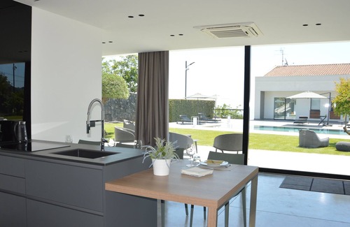 Santa Tecla Apartamento | Agriluxury Suite - Suite with shared swimming pool located in Acireale, between Catania and Taormina