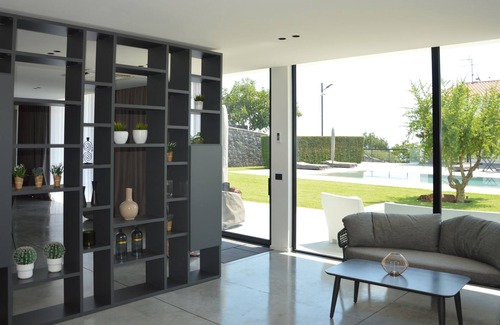 Santa Tecla Apartamento | Agriluxury Suite - Suite with shared swimming pool located in Acireale, between Catania and Taormina