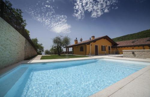 Mazzurega Complejo | AGRITURISMO ACINATICO WINE RELAIS