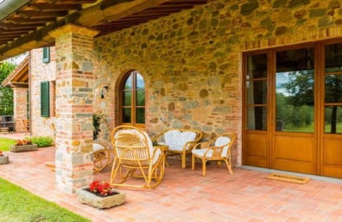 Orentano Casa | Agriturismo Borgo ai Lecci Encantadora villa en piedra en el corazón de la Toscana.