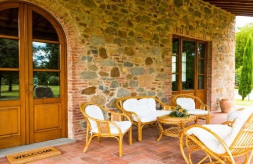 Orentano Casa | Agriturismo Borgo ai Lecci Encantadora villa en piedra en el corazón de la Toscana.