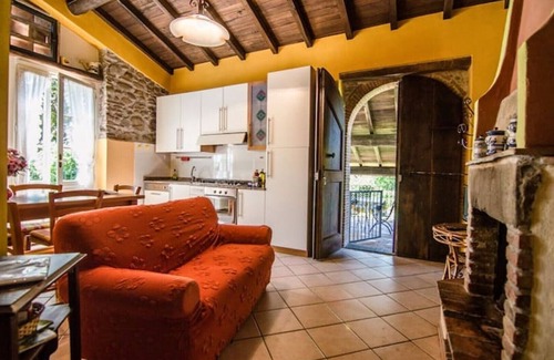 Mologno Otro | Agriturismo in Fattoria: Intera Struttura
