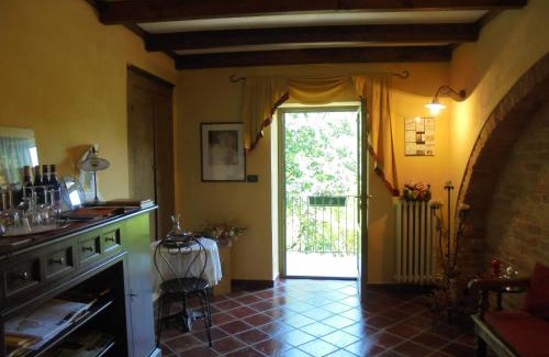 Barolo Casa | Agriturismo La Terrazza sul Bosco