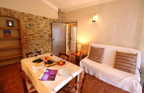 Castiglione del Lago Casa | Agriturismo near Lake Trasimeno with Pool