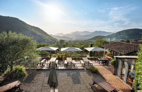 Fisciano Apartamento | Agriturismo 'Suite Con Vista Vesuvio' con vistas a las montañas, Wi-Fi y aire acondicionado