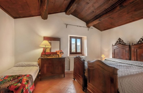 Dicomano Otro | Agriturismo "Universal Harmony - Cinciallegra" con vistas a la montaña, piscina, terraza y Wi-Fi