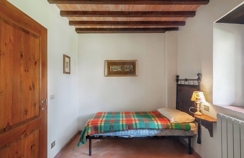 Dicomano Otro | Agriturismo "Universal Harmony - Cinciallegra" con vistas a la montaña, piscina, terraza y Wi-Fi