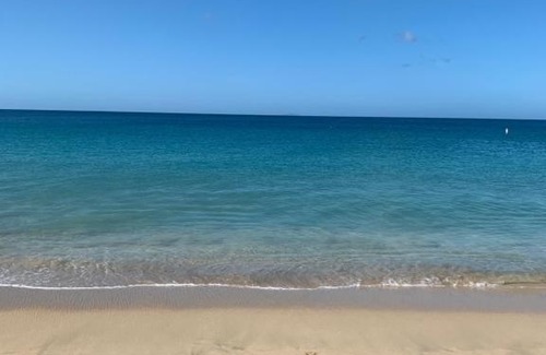 Borinquen Apartamento | Aguadilla Waves Apt Free Parking & Wifi 8 minute walk from Crashboat beach