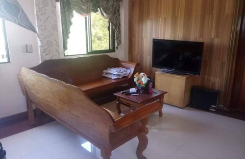 Coron Town Proper Cabina | Aguinaldos Home-Stay 3 storey bldg located in town proper, walking distance.