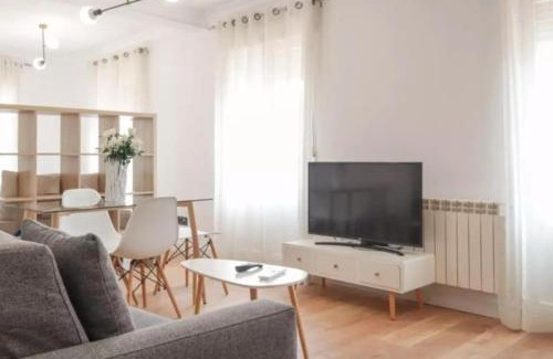 Puerta del Angel Apartamento | AH - Suites Madrid Río