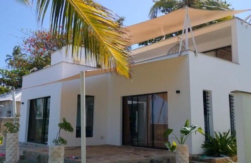 Mtwapa Casa | Ahadi Villa mit Pool & Strandzugang