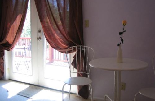 Put-in-Bay Hotel | Ahoy Inn Guesthouse