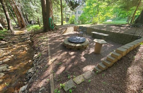St. Maries Apartamento | Ahrs Creek Retreat In the Timber