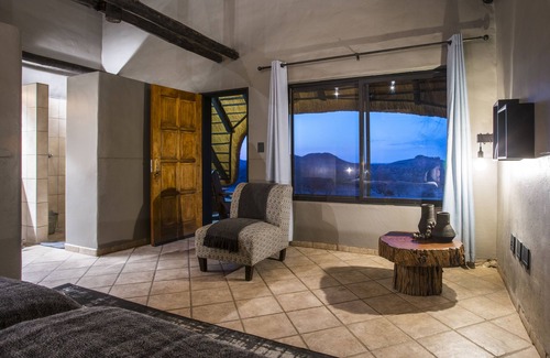 Omaruru Cabina | Ai Aiba - The Rockpainting Lodge
