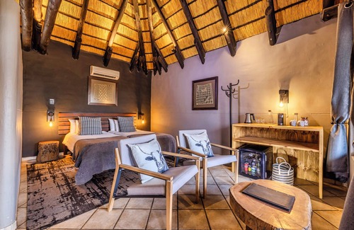 Omaruru Cabina | Ai Aiba - The Rockpainting Lodge