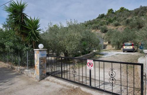 Alonissos Casa | Aigaio Villa Between the Aegean Blue and Olive Grove