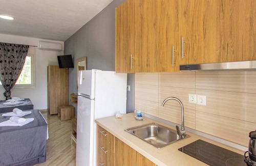 Asprovalta Apartamento | Aigli Garden Hideaway, Haven Close to Vrasna Beach