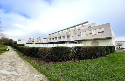 Aytre Apartamento | Aigues Marines - Appartement spacieux avec parking et terrasse
