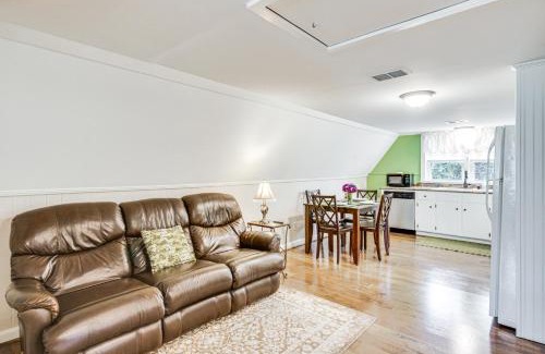 Aiken Apartamento | Aiken Apt with Garden-View Balcony Half-Mi to Dtwn!