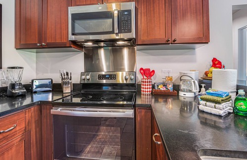 Historic Lahaina Front Street Condominio | Aina Nalu 2bd/2ba 2 Bedroom Condo by Redawning