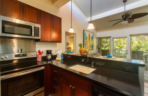 Historic Lahaina Front Street Condominio | Aina Nalu 2bd/2ba 2 Bedroom Condo by Redawning
