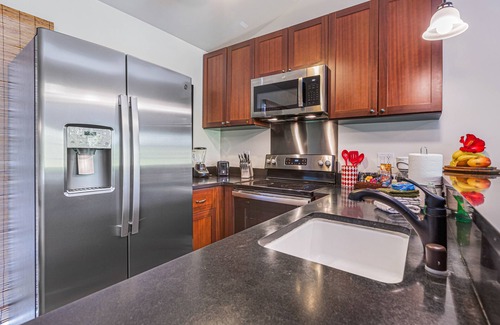 Historic Lahaina Front Street Condominio | Aina Nalu 2bd/2ba 2 Bedroom Condo by Redawning