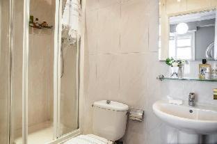 Sant Antoni Hotel | AinB B&B Eixample-Muntaner