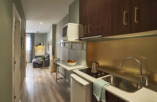 Barrio Gótico Apartamento | AinB Las Ramblas Colón Apartments