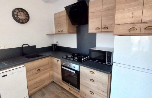 Saint-Julien-de-Peyrolas Casa | Air-conditioned house with exterior, 5 minutes from the beaches of the Ardèche.