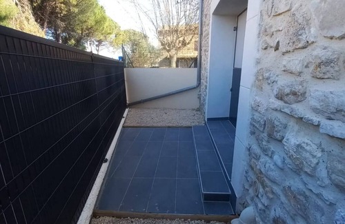 Saint-Julien-de-Peyrolas Casa | Air-conditioned house with exterior, 5 minutes from the beaches of the Ardèche.